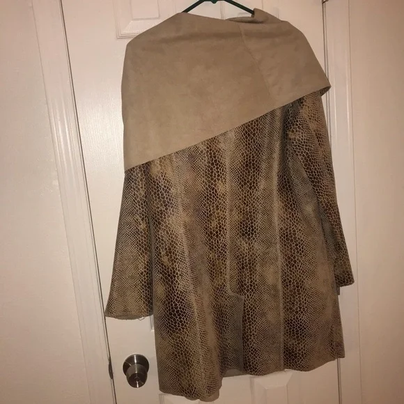 Rachel Zoe snake print / tan faux suede reversible jacket. Size small GUC - Picture 7 of 8